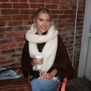 Meet your Posher, Molly